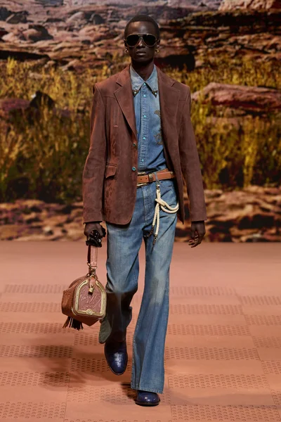 Look 19